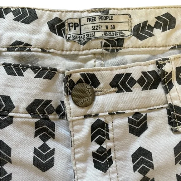 Free People Black and White bold cool girl  Patterned Skinny Jeans, size 30 - Picture 4 of 8